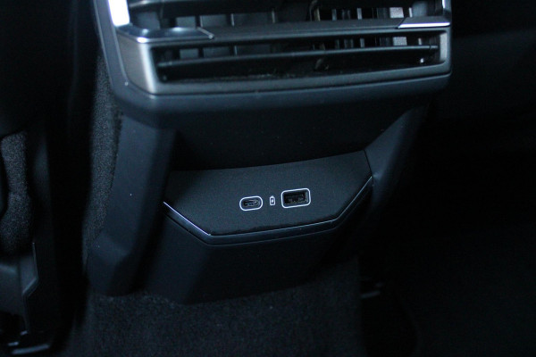 Lynk & Co 01 1.5 261PK PHEV | PANORAMA SCHUIF / KANTELDAK | INFINTY AUDIO | DODEHOEK DETECTIE | NAVIGATIE | DASHBOARD CAMERA | ELEKTRISCHE STOELVERSTELLING MET GEHEUGEN FUNCTIE | DAB+ RADIO | DRAADLOZE APPLE CARPLAY/ANDROID AUTO | DRAADLOZE TELEFOONLADER | ELEKTRISCH BEDIENBARE ACHTERKLEP | STOEL VERWARMING | 360° CAMERA | DODEHOEK DETECTIE | ZWARTE HEMEL BEKLEDING | KEYLESS ENTRY/START | 20" LICHTMETALEN VELGEN |