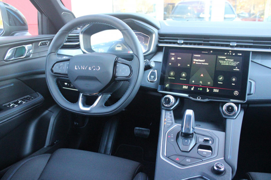 Lynk & Co 01 1.5 261PK PHEV | PANORAMA SCHUIF / KANTELDAK | INFINTY AUDIO | DODEHOEK DETECTIE | NAVIGATIE | DASHBOARD CAMERA | ELEKTRISCHE STOELVERSTELLING MET GEHEUGEN FUNCTIE | DAB+ RADIO | DRAADLOZE APPLE CARPLAY/ANDROID AUTO | DRAADLOZE TELEFOONLADER | ELEKTRISCH BEDIENBARE ACHTERKLEP | STOEL VERWARMING | 360° CAMERA | DODEHOEK DETECTIE | ZWARTE HEMEL BEKLEDING | KEYLESS ENTRY/START | 20" LICHTMETALEN VELGEN |