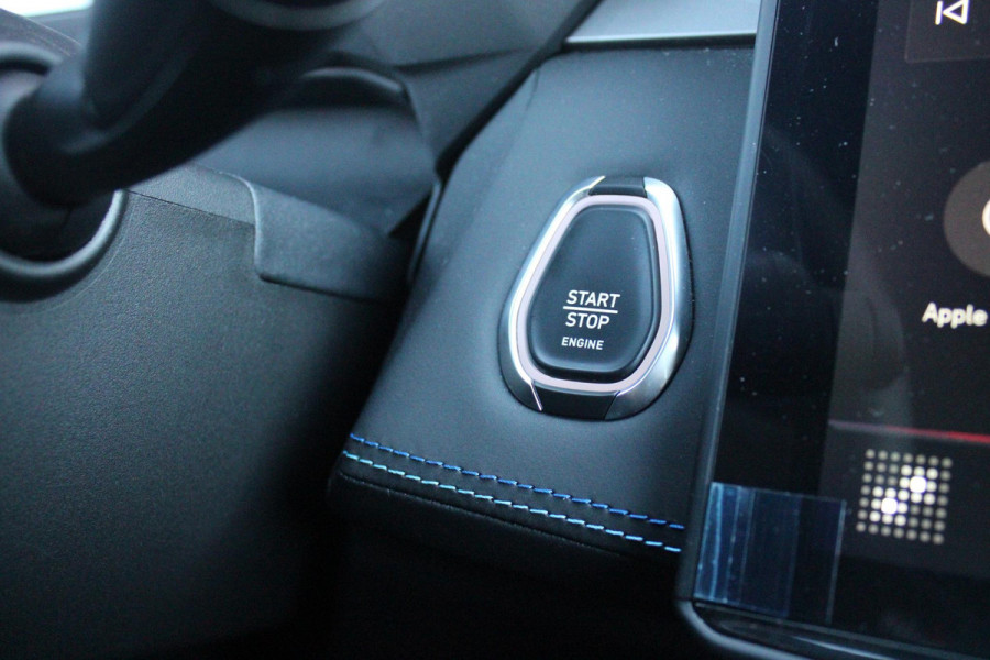 Lynk & Co 01 1.5 261PK PHEV | PANORAMA SCHUIF / KANTELDAK | INFINTY AUDIO | DODEHOEK DETECTIE | NAVIGATIE | DASHBOARD CAMERA | ELEKTRISCHE STOELVERSTELLING MET GEHEUGEN FUNCTIE | DAB+ RADIO | DRAADLOZE APPLE CARPLAY/ANDROID AUTO | DRAADLOZE TELEFOONLADER | ELEKTRISCH BEDIENBARE ACHTERKLEP | STOEL VERWARMING | 360° CAMERA | DODEHOEK DETECTIE | ZWARTE HEMEL BEKLEDING | KEYLESS ENTRY/START | 20" LICHTMETALEN VELGEN |