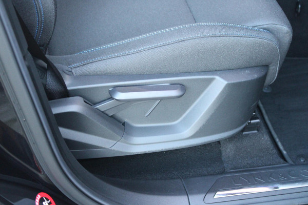 Lynk & Co 01 1.5 261PK PHEV | PANORAMA SCHUIF / KANTELDAK | INFINTY AUDIO | DODEHOEK DETECTIE | NAVIGATIE | DASHBOARD CAMERA | ELEKTRISCHE STOELVERSTELLING MET GEHEUGEN FUNCTIE | DAB+ RADIO | DRAADLOZE APPLE CARPLAY/ANDROID AUTO | DRAADLOZE TELEFOONLADER | ELEKTRISCH BEDIENBARE ACHTERKLEP | STOEL VERWARMING | 360° CAMERA | DODEHOEK DETECTIE | ZWARTE HEMEL BEKLEDING | KEYLESS ENTRY/START | 20" LICHTMETALEN VELGEN |