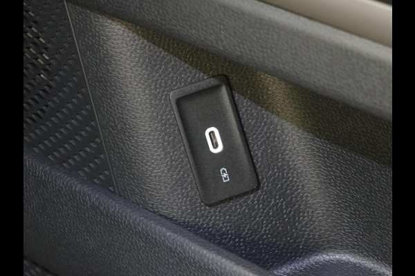 Volkswagen ID. Buzz Cargo 77 kWh 204pk Trekhaak 3zits LED Cruise control Navigatie/ Apple Carplay Achterklep