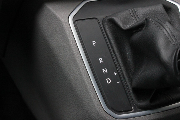 Volkswagen Transporter 2.0 TDI L2H1 204PK JB- EDITION DSG / PDC / VERLAGINGSVEREN / LEDEREN BEKLEDING / FULL / APPLE CARPLAY /NAVI