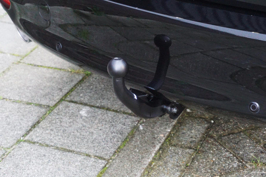 Mazda 6 Sportbreak 2.0 SkyActiv-G 165 Zwart metallic/Trekhaak/Head-Up /Nederlandse auto.