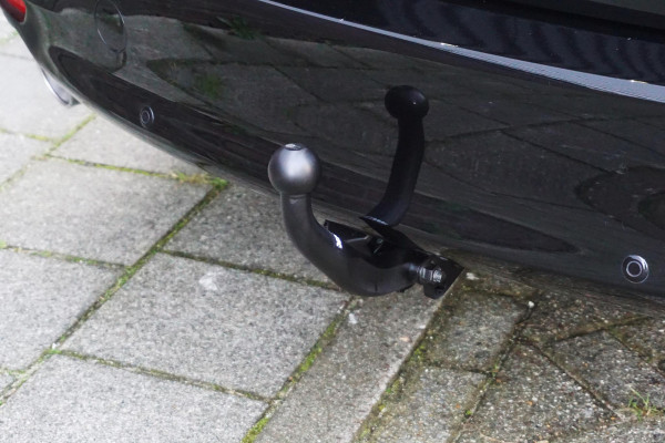 Mazda 6 Sportbreak 2.0 SkyActiv-G 165 Zwart metallic/Trekhaak/Head-Up /Nederlandse auto.