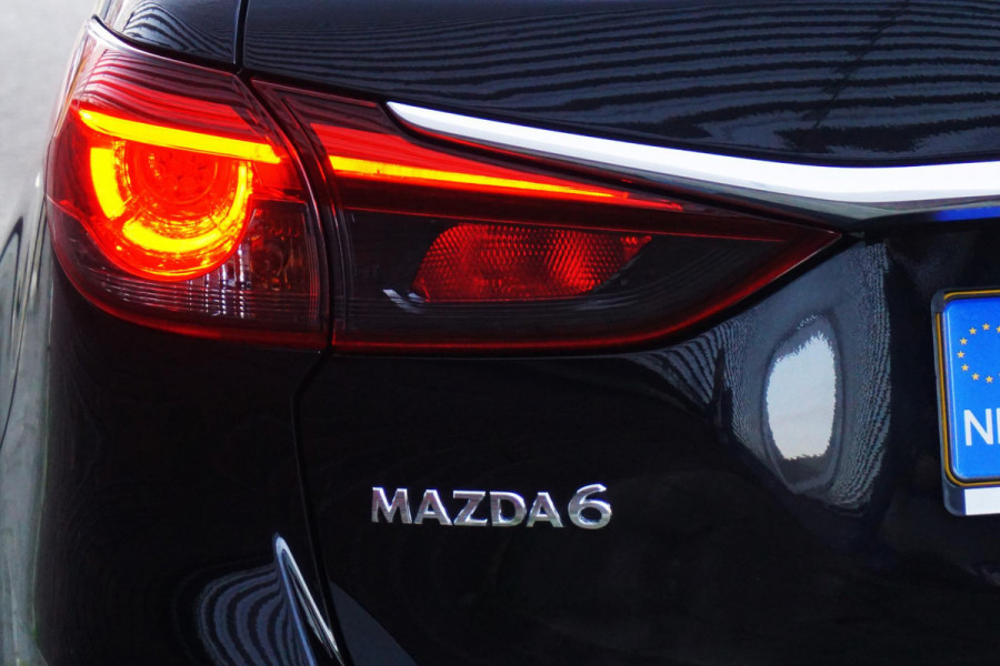 Mazda 6 Sportbreak 2.0 SkyActiv-G 165 Zwart metallic/Trekhaak/Head-Up /Nederlandse auto.