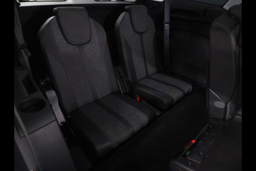 Peugeot 5008 1.2 PureTech Allure [APPLE CARPLAY, PARKEERSENSOREN, SPORTSTOELEN, WIRELESS CHARGING, 19 INCH VELGEN, GETINTE ACHTERRUITEN, NIEUWSTAAT]
