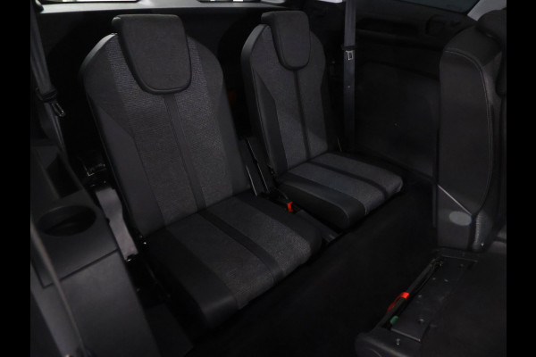 Peugeot 5008 1.2 PureTech Allure [APPLE CARPLAY, PARKEERSENSOREN, SPORTSTOELEN, WIRELESS CHARGING, 19 INCH VELGEN, GETINTE ACHTERRUITEN, NIEUWSTAAT]