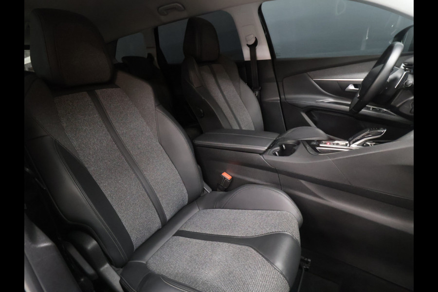 Peugeot 5008 1.2 PureTech Allure [APPLE CARPLAY, PARKEERSENSOREN, SPORTSTOELEN, WIRELESS CHARGING, 19 INCH VELGEN, GETINTE ACHTERRUITEN, NIEUWSTAAT]