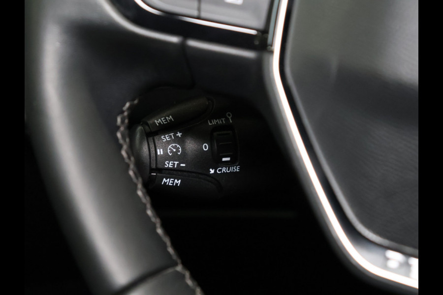 Peugeot 5008 1.2 PureTech Allure [APPLE CARPLAY, PARKEERSENSOREN, SPORTSTOELEN, WIRELESS CHARGING, 19 INCH VELGEN, GETINTE ACHTERRUITEN, NIEUWSTAAT]
