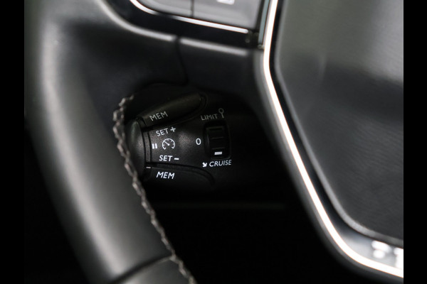 Peugeot 5008 1.2 PureTech Allure [APPLE CARPLAY, PARKEERSENSOREN, SPORTSTOELEN, WIRELESS CHARGING, 19 INCH VELGEN, GETINTE ACHTERRUITEN, NIEUWSTAAT]