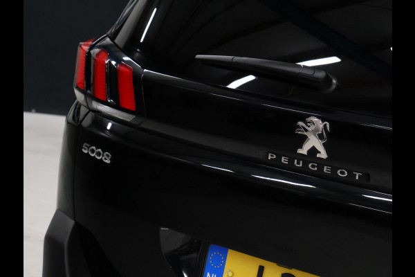 Peugeot 5008 1.2 PureTech Allure [APPLE CARPLAY, PARKEERSENSOREN, SPORTSTOELEN, WIRELESS CHARGING, 19 INCH VELGEN, GETINTE ACHTERRUITEN, NIEUWSTAAT]