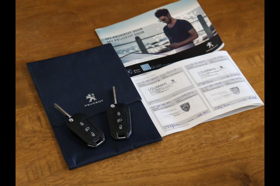 Peugeot 5008 1.2 PureTech Allure [APPLE CARPLAY, PARKEERSENSOREN, SPORTSTOELEN, WIRELESS CHARGING, 19 INCH VELGEN, GETINTE ACHTERRUITEN, NIEUWSTAAT]