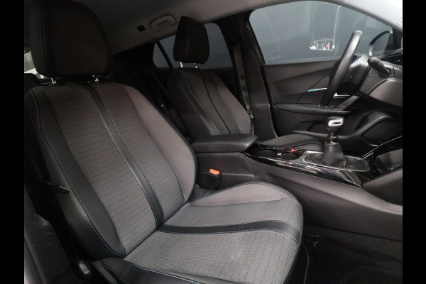 Peugeot 2008 1.2 PureTech Blue Lease Allure [APPLE CARPLAY, TREKHAAK, ACHTERUITRIJCAMERA, SPRAAKBEDIENING, RIJSTROOKSENSOR, GETINTE ACHTERRUITEN, NIEUWSTAAT]