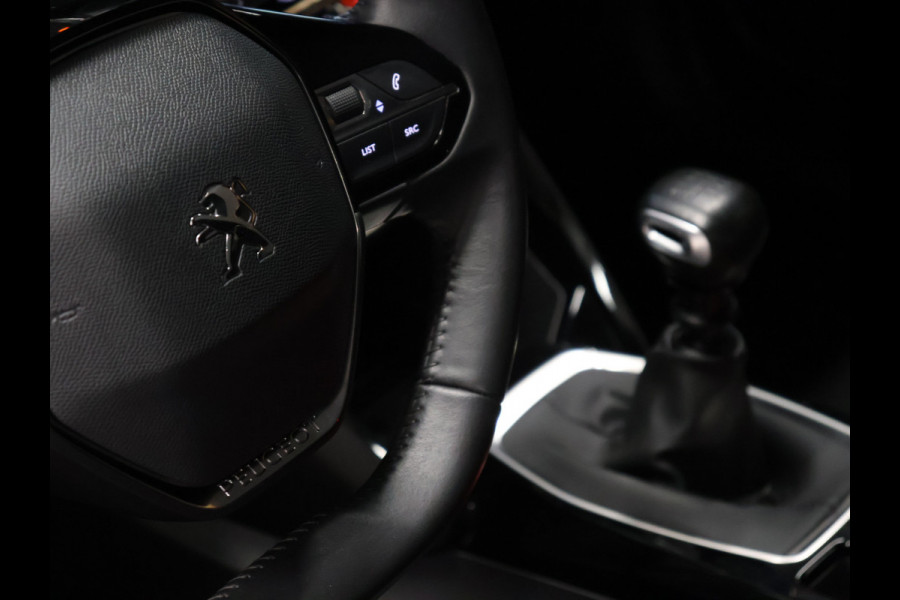 Peugeot 2008 1.2 PureTech Blue Lease Allure [APPLE CARPLAY, TREKHAAK, ACHTERUITRIJCAMERA, SPRAAKBEDIENING, RIJSTROOKSENSOR, GETINTE ACHTERRUITEN, NIEUWSTAAT]