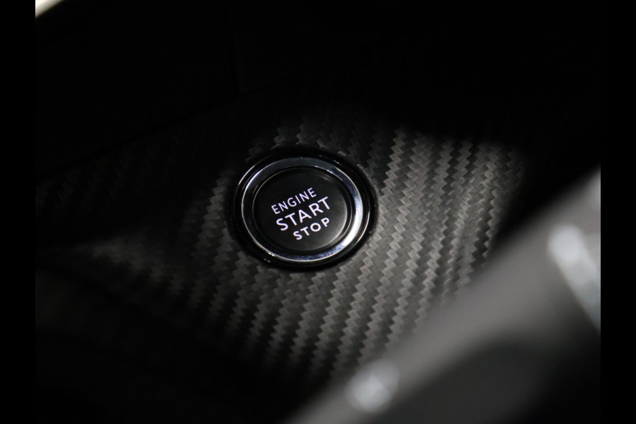 Peugeot 2008 1.2 PureTech Blue Lease Allure [APPLE CARPLAY, TREKHAAK, ACHTERUITRIJCAMERA, SPRAAKBEDIENING, RIJSTROOKSENSOR, GETINTE ACHTERRUITEN, NIEUWSTAAT]