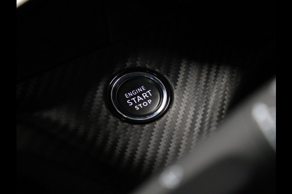 Peugeot 2008 1.2 PureTech Blue Lease Allure [APPLE CARPLAY, TREKHAAK, ACHTERUITRIJCAMERA, SPRAAKBEDIENING, RIJSTROOKSENSOR, GETINTE ACHTERRUITEN, NIEUWSTAAT]