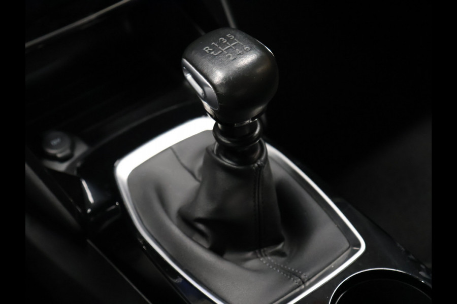 Peugeot 2008 1.2 PureTech Blue Lease Allure [APPLE CARPLAY, TREKHAAK, ACHTERUITRIJCAMERA, SPRAAKBEDIENING, RIJSTROOKSENSOR, GETINTE ACHTERRUITEN, NIEUWSTAAT]