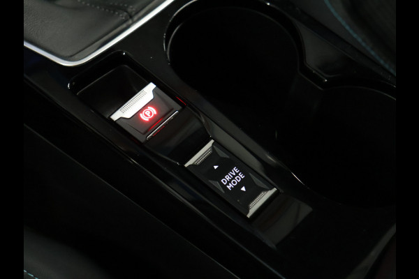 Peugeot 2008 1.2 PureTech Blue Lease Allure [APPLE CARPLAY, TREKHAAK, ACHTERUITRIJCAMERA, SPRAAKBEDIENING, RIJSTROOKSENSOR, GETINTE ACHTERRUITEN, NIEUWSTAAT]