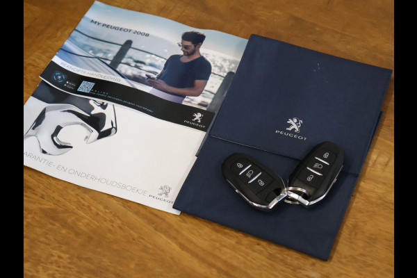 Peugeot 2008 1.2 PureTech Blue Lease Allure [APPLE CARPLAY, TREKHAAK, ACHTERUITRIJCAMERA, SPRAAKBEDIENING, RIJSTROOKSENSOR, GETINTE ACHTERRUITEN, NIEUWSTAAT]
