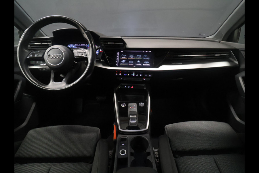 Audi A3 Sportback 30 TFSI Sport [PANORAMADAK, APPLE CARPLAY, VERKEERSBORDDETECTIE, DIGITAL DASHBOARD,NIEUWSTAAT]