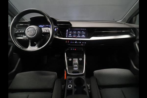 Audi A3 Sportback 30 TFSI Sport [PANORAMADAK, APPLE CARPLAY, VERKEERSBORDDETECTIE, DIGITAL DASHBOARD,NIEUWSTAAT]