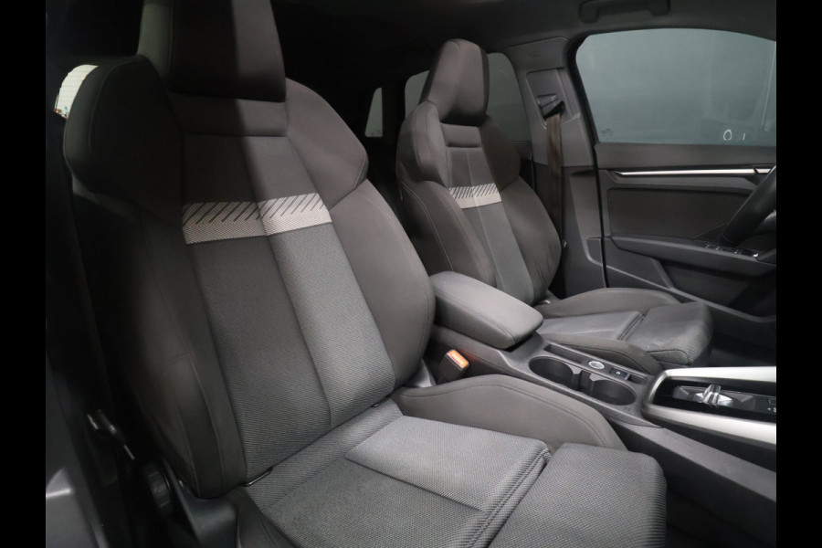 Audi A3 Sportback 30 TFSI Sport [PANORAMADAK, APPLE CARPLAY, VERKEERSBORDDETECTIE, DIGITAL DASHBOARD,NIEUWSTAAT]