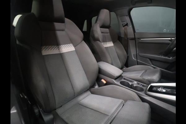 Audi A3 Sportback 30 TFSI Sport [PANORAMADAK, APPLE CARPLAY, VERKEERSBORDDETECTIE, DIGITAL DASHBOARD,NIEUWSTAAT]