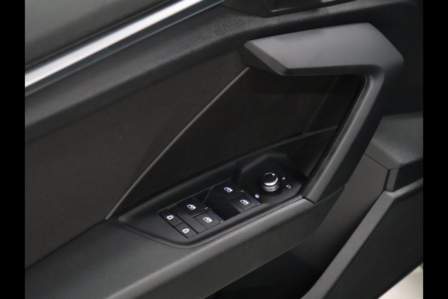 Audi A3 Sportback 30 TFSI Sport [PANORAMADAK, APPLE CARPLAY, VERKEERSBORDDETECTIE, DIGITAL DASHBOARD,NIEUWSTAAT]