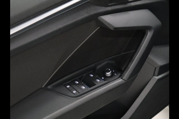 Audi A3 Sportback 30 TFSI Sport [PANORAMADAK, APPLE CARPLAY, VERKEERSBORDDETECTIE, DIGITAL DASHBOARD,NIEUWSTAAT]