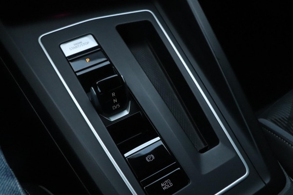 Volkswagen Golf 1.5 eTSI R-Line | DSG | Camera | Carplay!