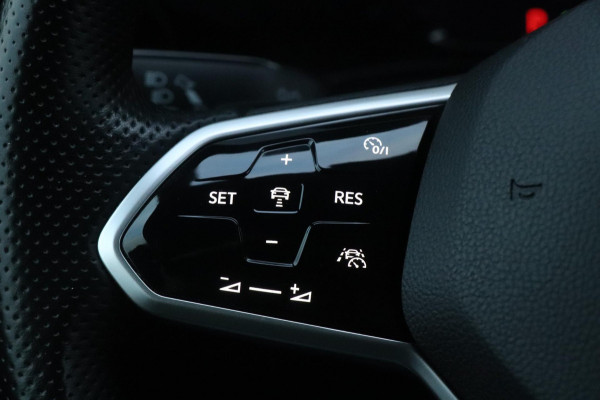 Volkswagen Golf 1.5 eTSI R-Line | DSG | Camera | Carplay!