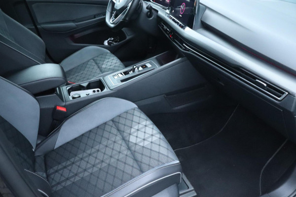 Volkswagen Golf 1.5 eTSI R-Line | DSG | Camera | Carplay!