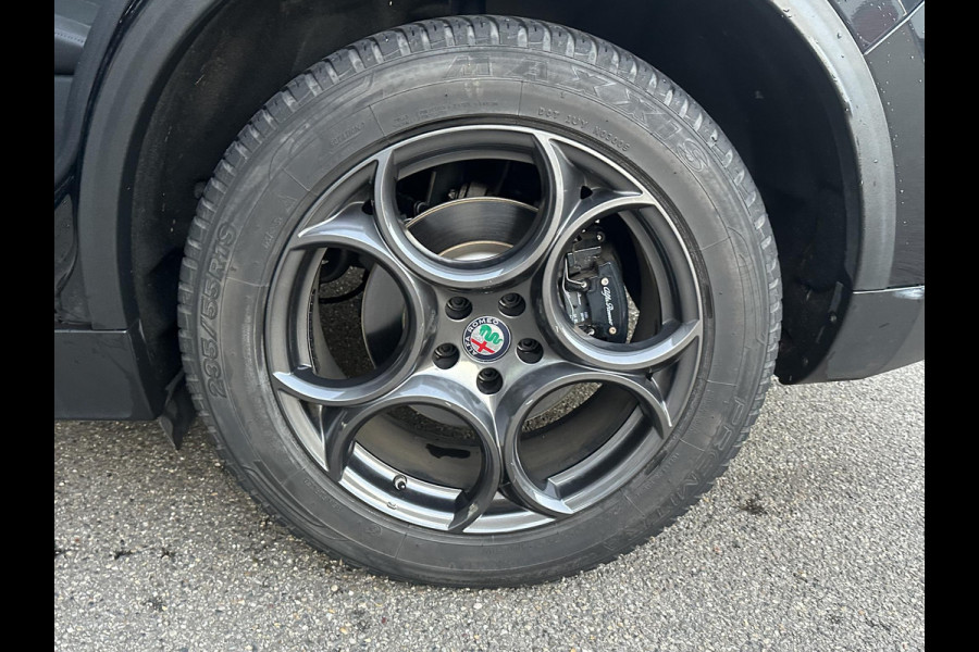 Alfa Romeo Stelvio 2.0 T AWD Super Q4| BOMVOL| STOEL/ STUURVERW.| ELEK. ACHTERKLEP| CAMERA| MEM. STOEL| DODE HOEK| APPLE CARPLAY|