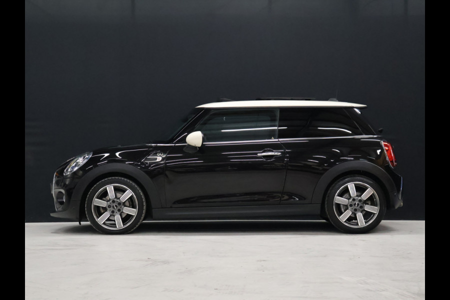 MINI Mini 1.5 Cooper 60 Years Edition JCW [APPLE CARPLAY, HARMAN KARDON, PANORAMA DAK, HEAD UP DISPLAY, STOELVERWARMING, NIEUWSTAAT]