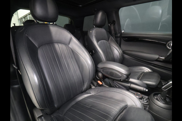 MINI Mini 1.5 Cooper 60 Years Edition JCW [APPLE CARPLAY, HARMAN KARDON, PANORAMA DAK, HEAD UP DISPLAY, STOELVERWARMING, NIEUWSTAAT]