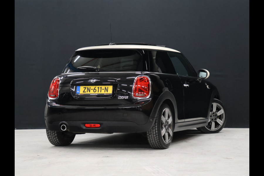 MINI Mini 1.5 Cooper 60 Years Edition JCW [APPLE CARPLAY, HARMAN KARDON, PANORAMA DAK, HEAD UP DISPLAY, STOELVERWARMING, NIEUWSTAAT]