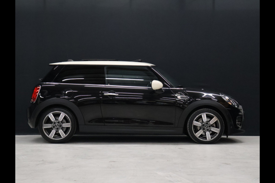 MINI Mini 1.5 Cooper 60 Years Edition JCW [APPLE CARPLAY, HARMAN KARDON, PANORAMA DAK, HEAD UP DISPLAY, STOELVERWARMING, NIEUWSTAAT]