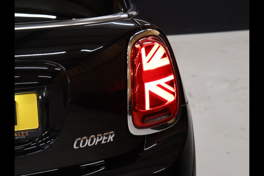 MINI Mini 1.5 Cooper 60 Years Edition JCW [APPLE CARPLAY, HARMAN KARDON, PANORAMA DAK, HEAD UP DISPLAY, STOELVERWARMING, NIEUWSTAAT]