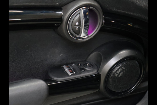 MINI Mini 1.5 Cooper 60 Years Edition JCW [APPLE CARPLAY, HARMAN KARDON, PANORAMA DAK, HEAD UP DISPLAY, STOELVERWARMING, NIEUWSTAAT]