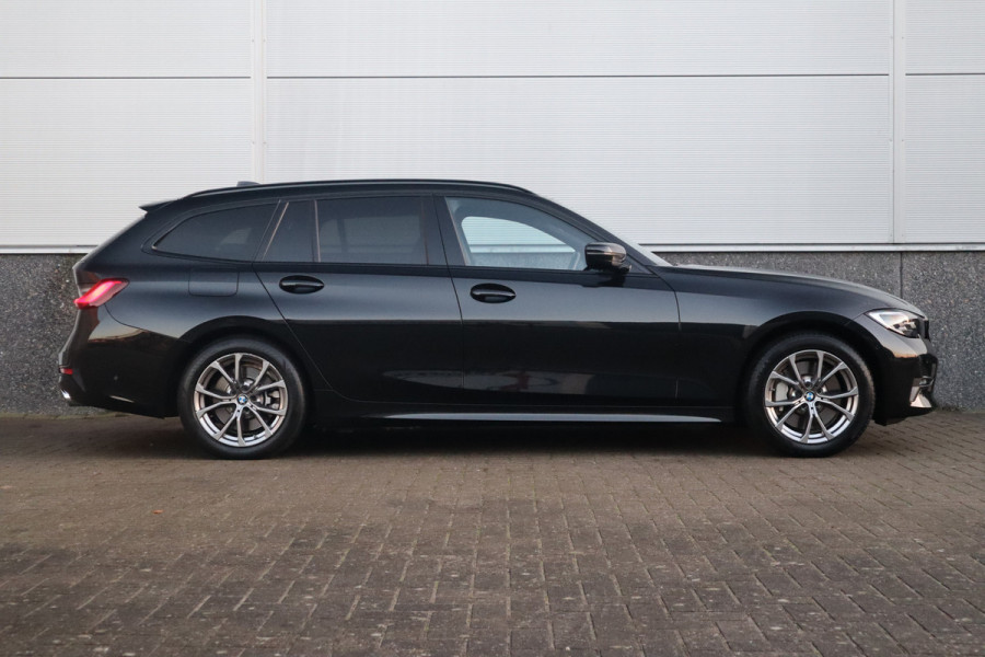 BMW 3 Serie Touring 330e Sport Line / SOH 95% / Hifi / Camera / Sportstoelen /