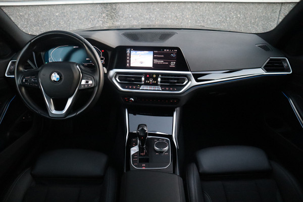 BMW 3 Serie Touring 330e Sport Line / SOH 95% / Hifi / Camera / Sportstoelen /