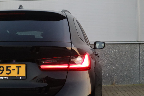BMW 3 Serie Touring 330e Sport Line / SOH 95% / Hifi / Camera / Sportstoelen /
