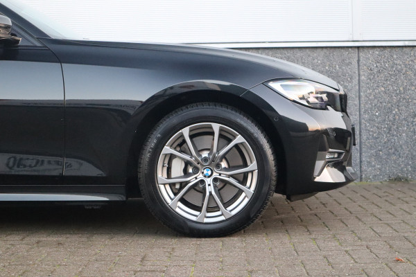 BMW 3 Serie Touring 330e Sport Line / SOH 95% / Hifi / Camera / Sportstoelen /