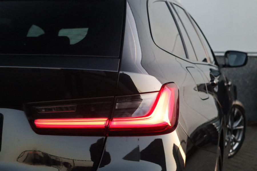 BMW 3 Serie Touring 330e Sport Line / SOH 95% / Hifi / Camera / Sportstoelen /