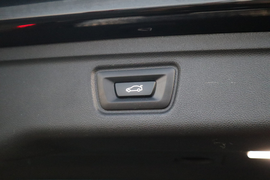 BMW 3 Serie Touring 330e Sport Line / SOH 95% / Hifi / Camera / Sportstoelen /