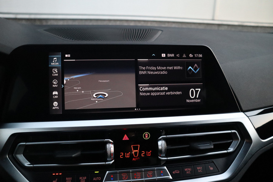 BMW 3 Serie Touring 330e Sport Line / SOH 95% / Hifi / Camera / Sportstoelen /