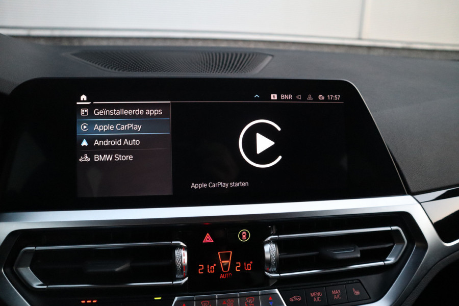 BMW 3 Serie Touring 330e Sport Line / SOH 95% / Hifi / Camera / Sportstoelen /