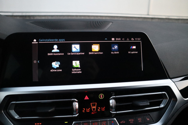 BMW 3 Serie Touring 330e Sport Line / SOH 95% / Hifi / Camera / Sportstoelen /