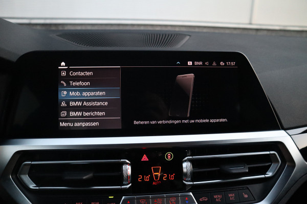 BMW 3 Serie Touring 330e Sport Line / SOH 95% / Hifi / Camera / Sportstoelen /