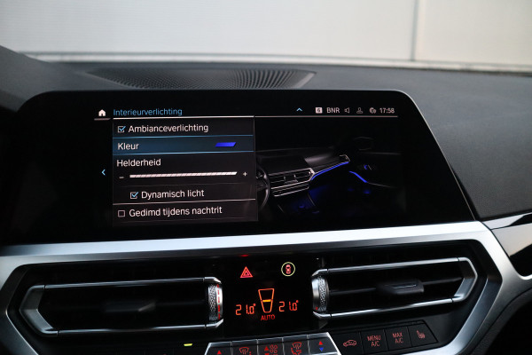 BMW 3 Serie Touring 330e Sport Line / SOH 95% / Hifi / Camera / Sportstoelen /